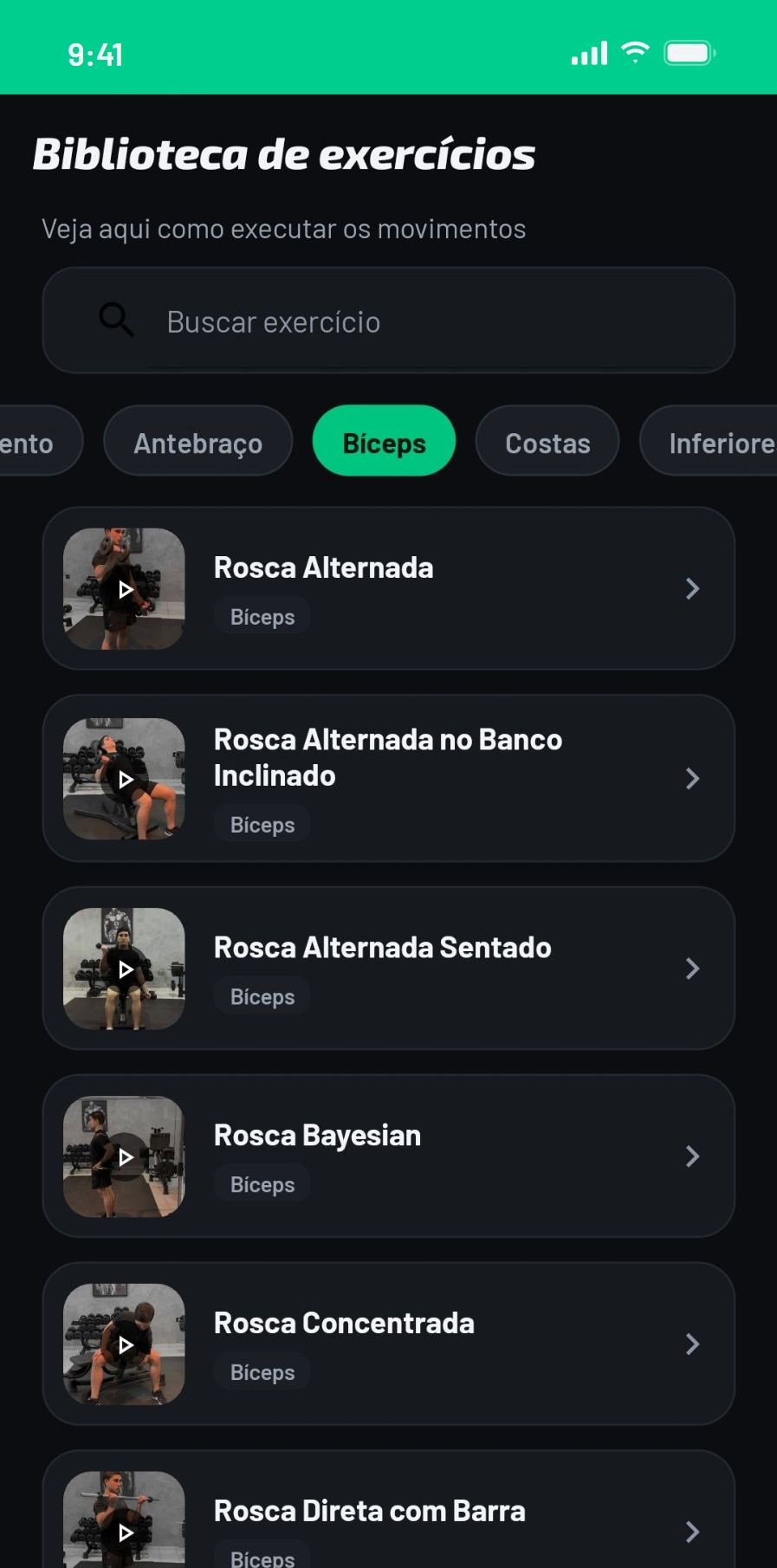 Biblioteca de exercícios com busca, filtro por grupo muscular e exercícios de bíceps com vídeo
