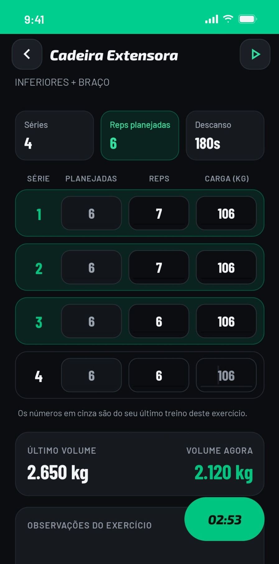 Cadeira Extensora durante o descanso: último volume de 2.650 kg ao lado do volume de agora, 2.120 kg, e cronômetro em 02:53